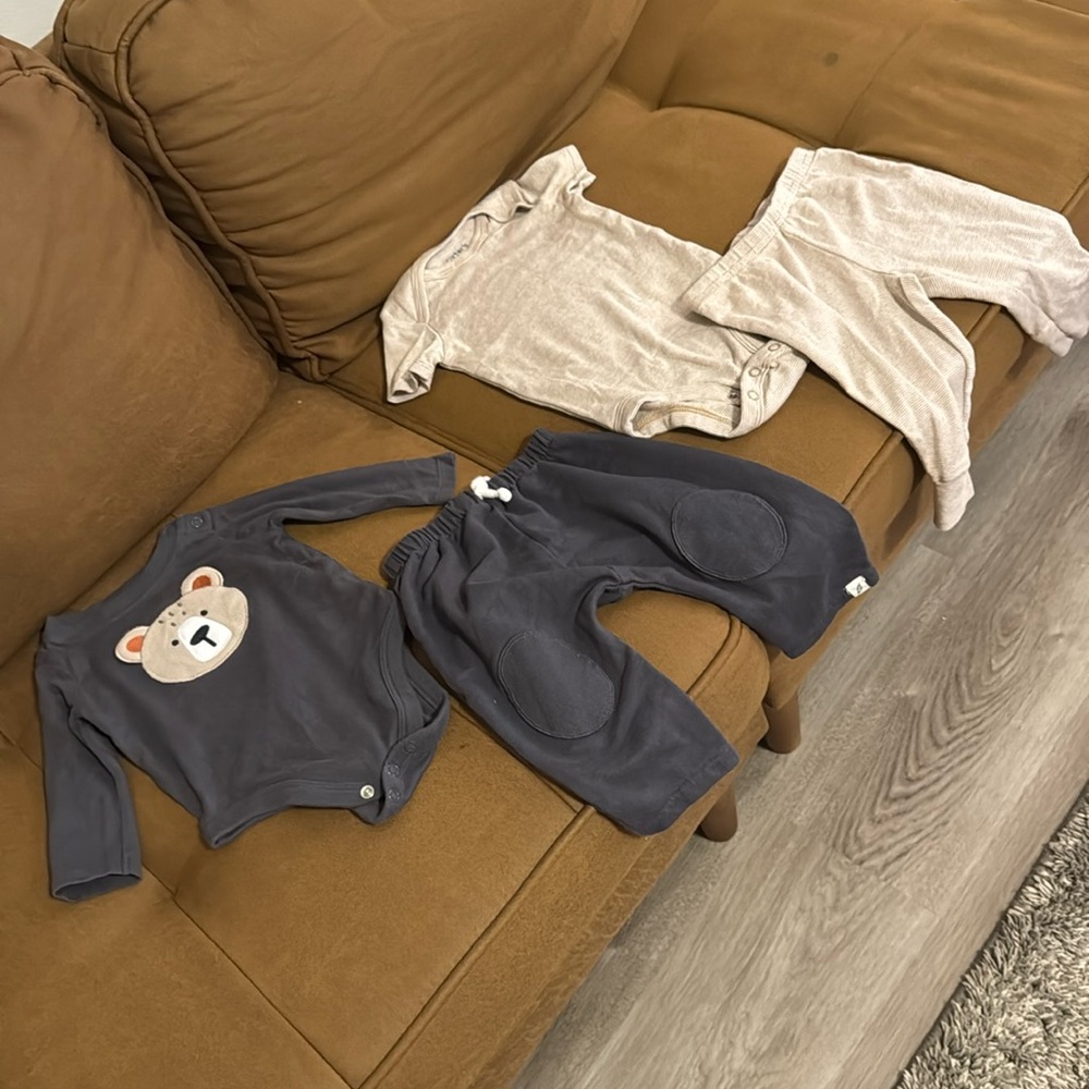 2 outfits size 3-6 months